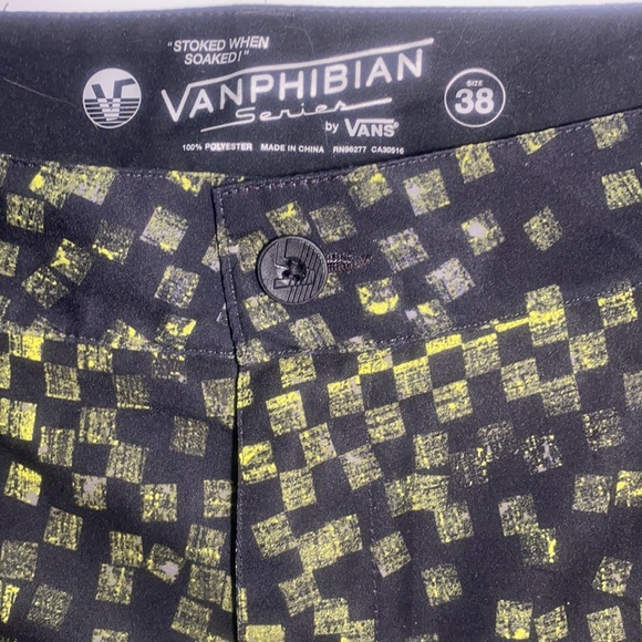 NWOT Men’s Vanphibian Board Shorts - Picture 2 of 12